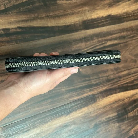 Black Embossed Leather Wallet - Picture 5 of 8